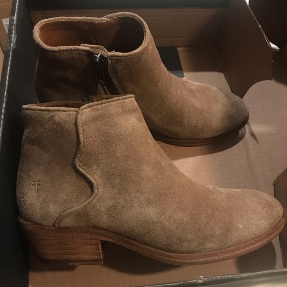Frye Carson Piping Beige Leather Ankle Booties - Picture 8 of 12